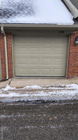 Building Photo - 2096 Cloverly Ln