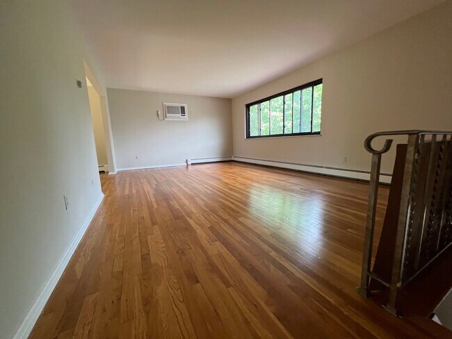 Building Photo - 429 10th St