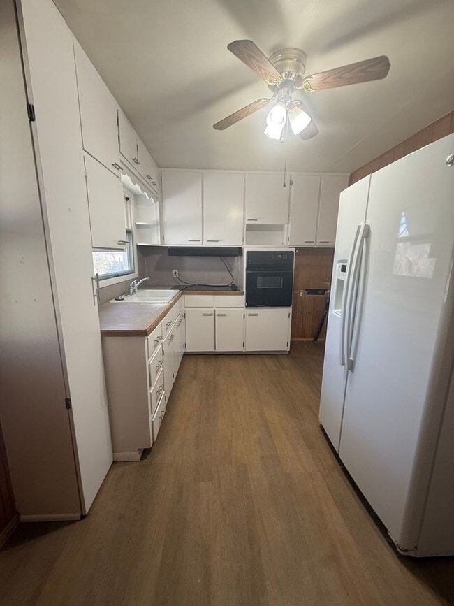 Building Photo - 3 Bed 1 Bath with Bonus Room Coming Soon!