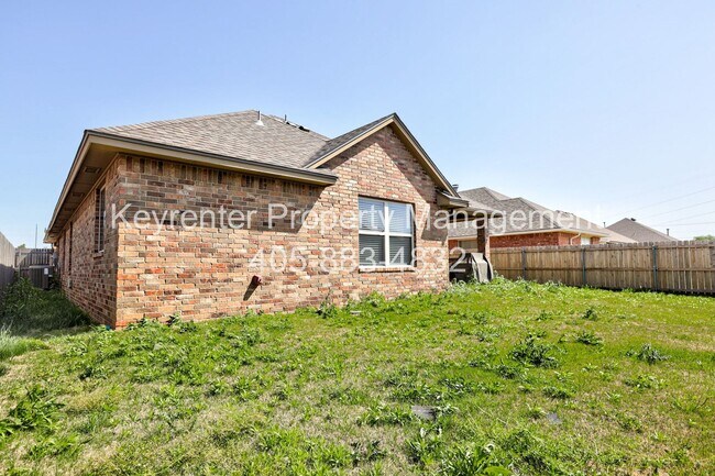Building Photo - * * * $250 Move-in Special * * * Charming 3-Bedroom / 2-Bathroom Home! * * * $250 Move-in Special...