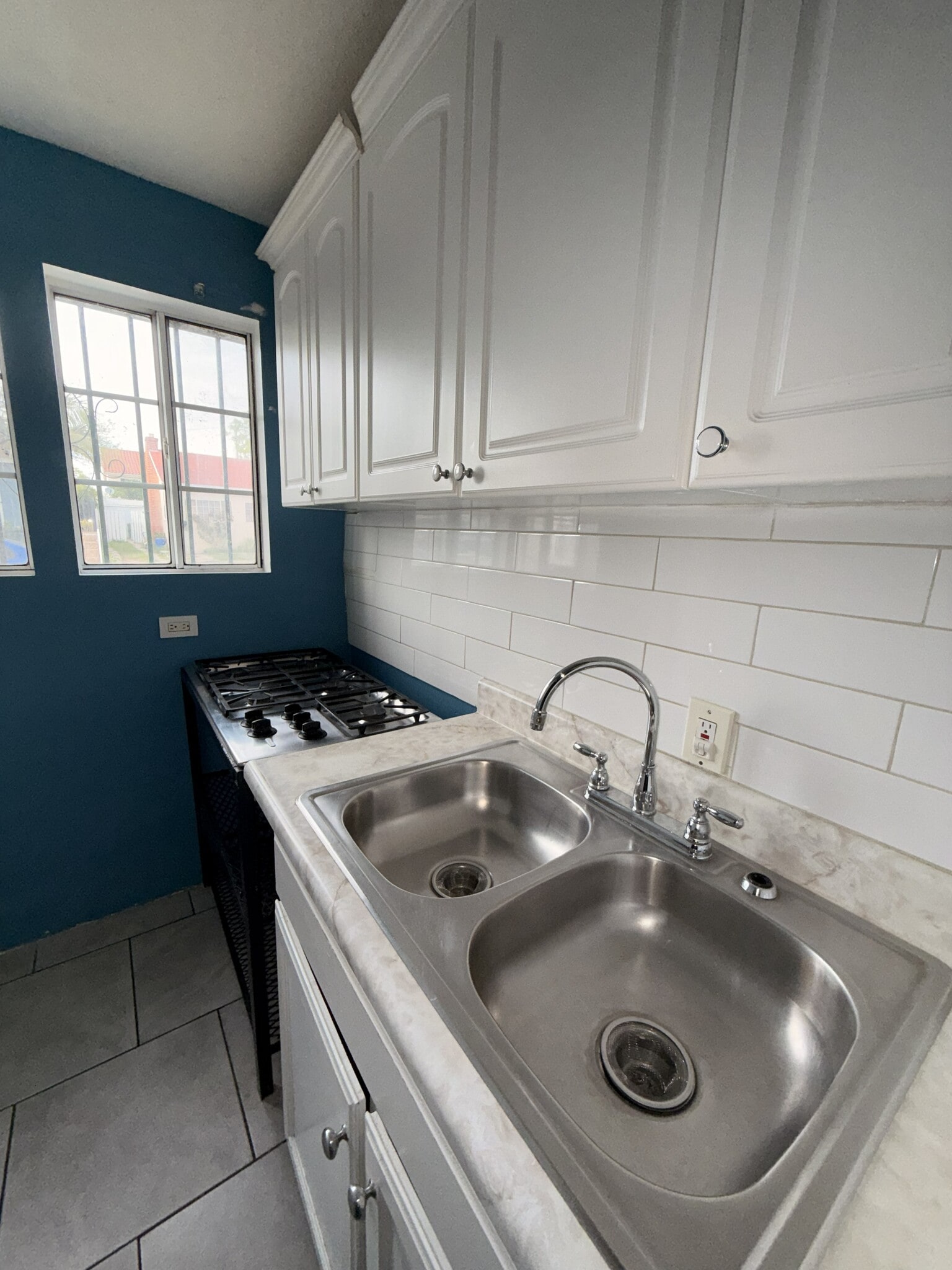 Building Photo - 652 W 97th St