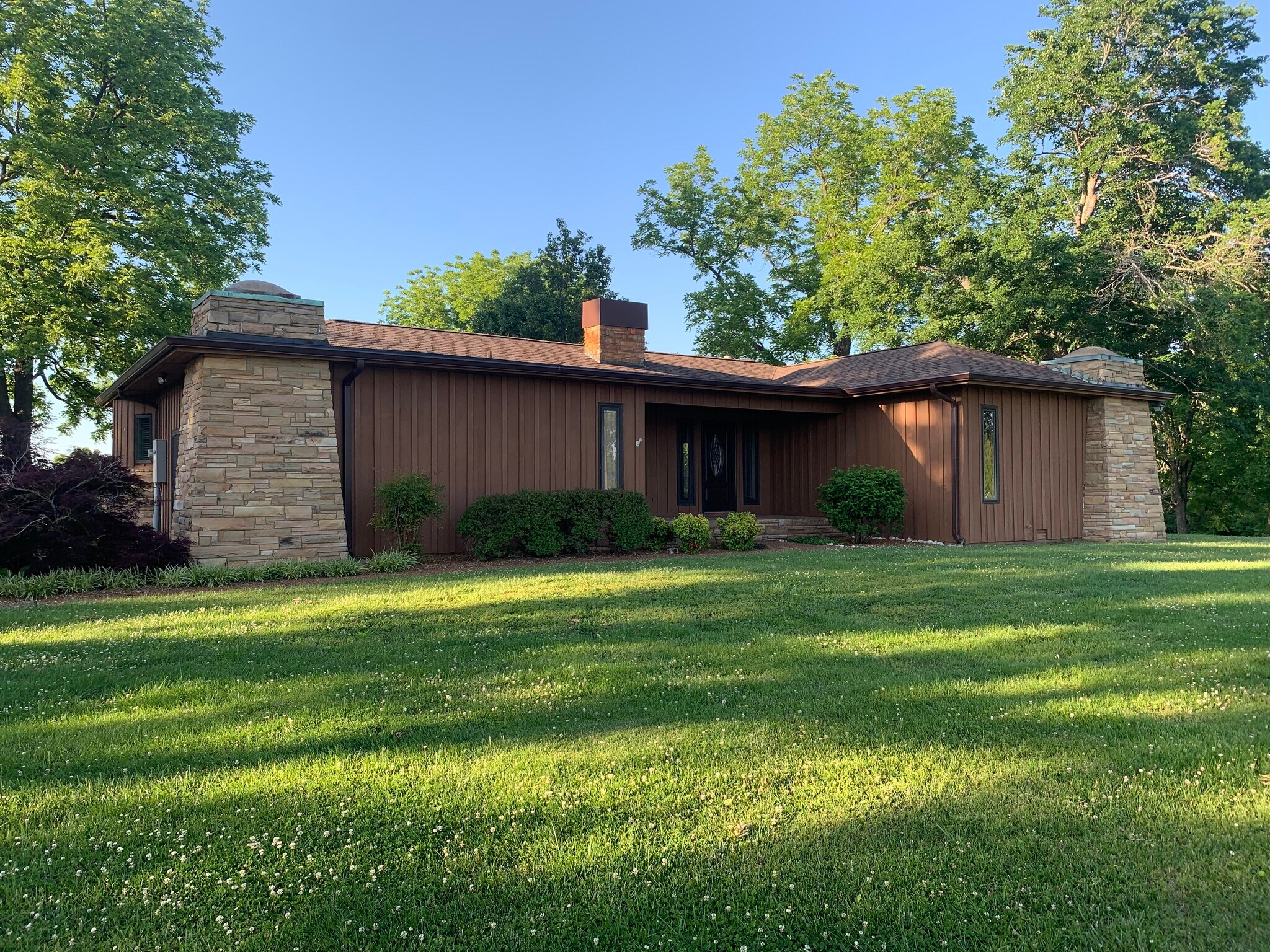 Building Photo - 1128 Clayton Dr