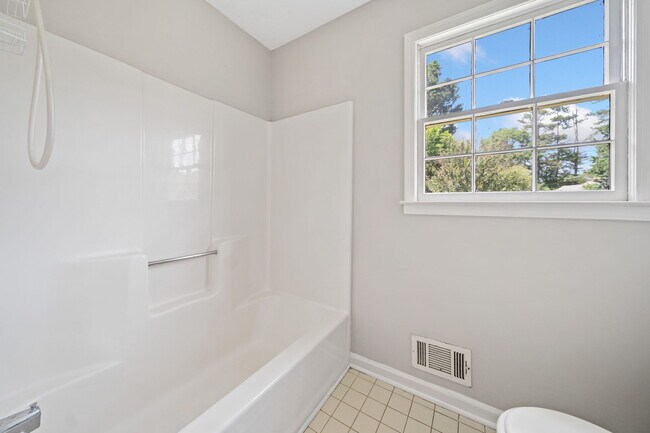 Building Photo - 58 6th Ave