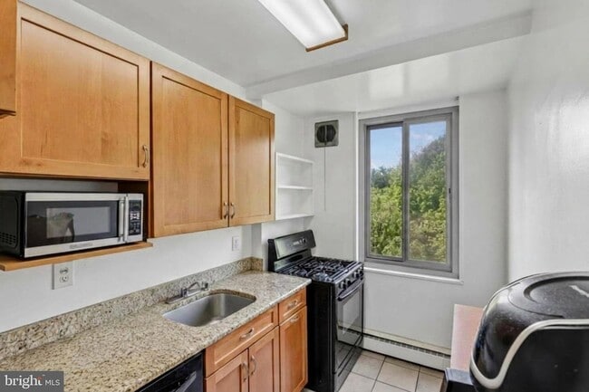 Building Photo - 4200 Cathedral Ave NW