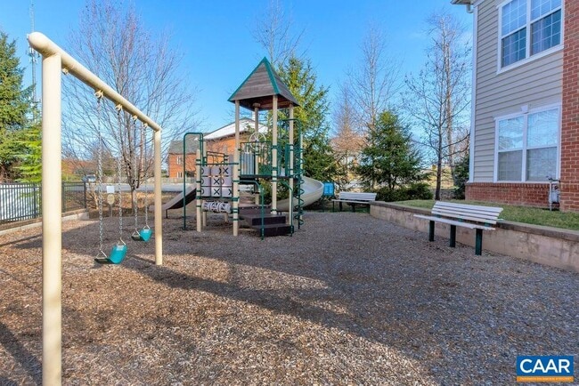 Building Photo - 985 Glenwood Station Ln