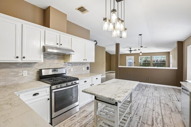 Building Photo - 2656 Bradley Ln