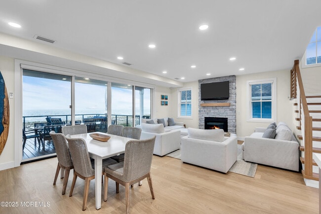 Building Photo - 3580 Ocean Terrace