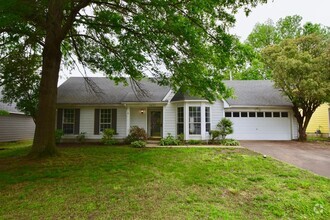 Building Photo - Cute home with great curb appeal near Wolf...