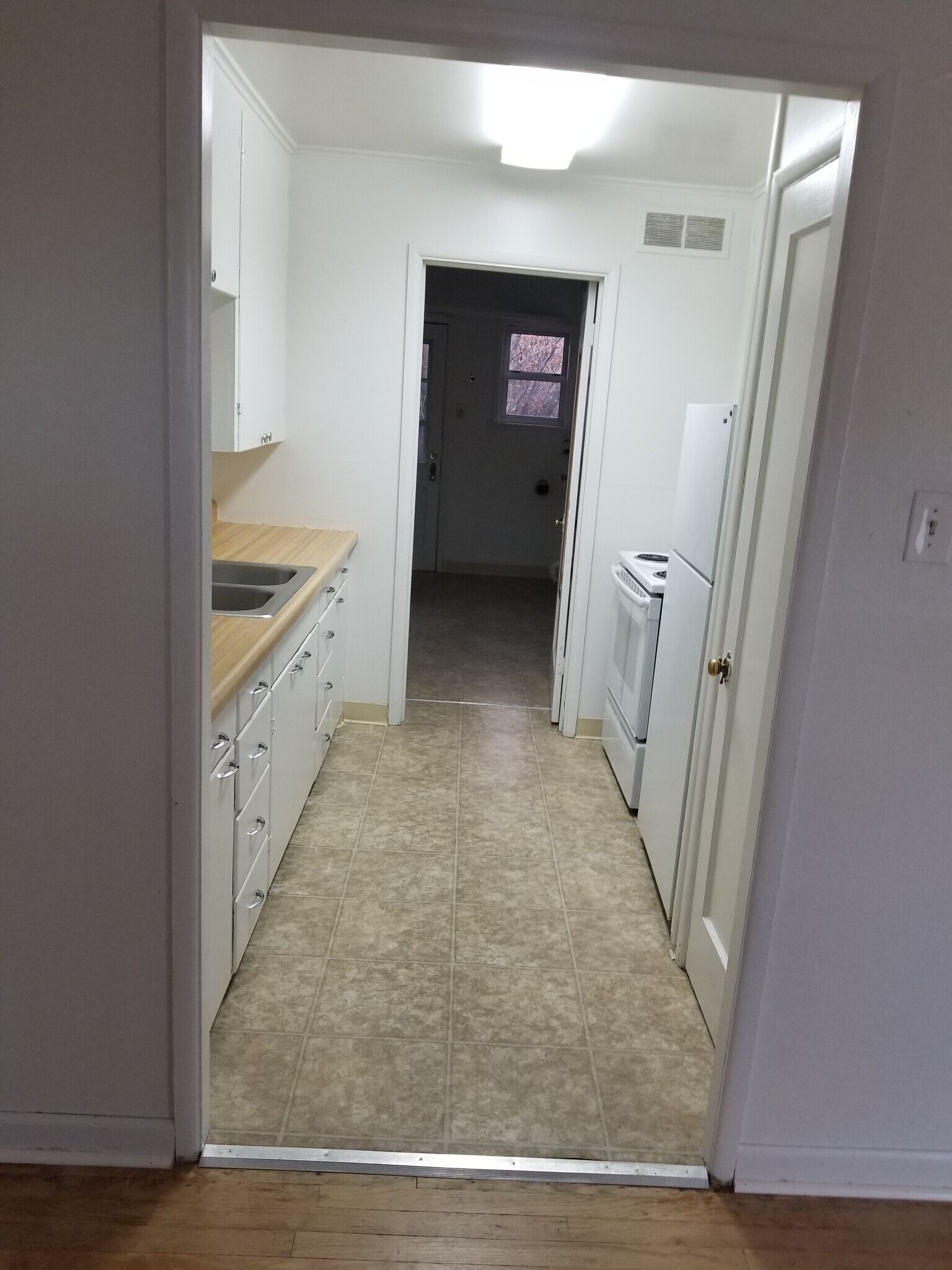 Kitchen - 918 8th Ave