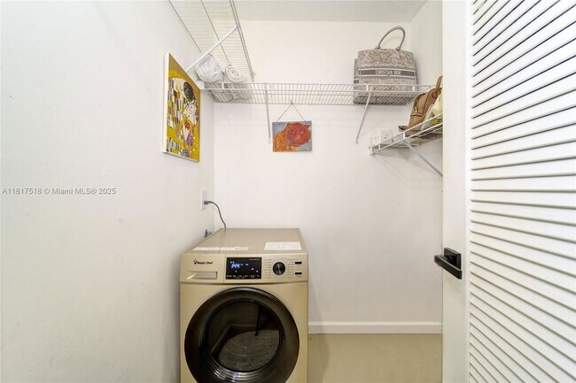 Building Photo - 1040 SE 4th Ave