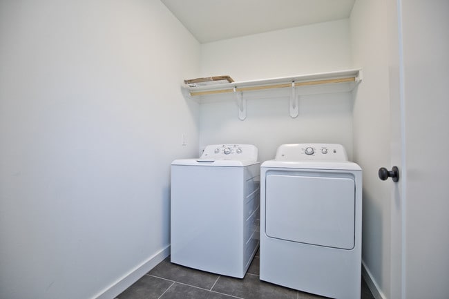 Building Photo - 730 W Stone St