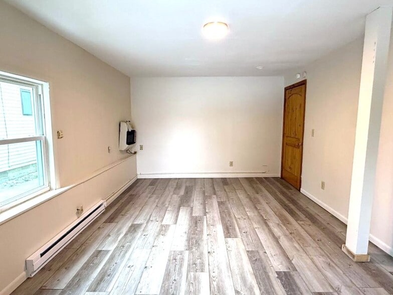 Building Photo - 551 E 12th St