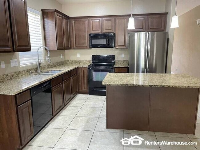 Building Photo - North Phoenix Beauty 4bed + den 3bath clos...