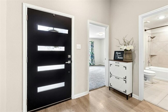 Building Photo - 2929 Greenbriar Rd