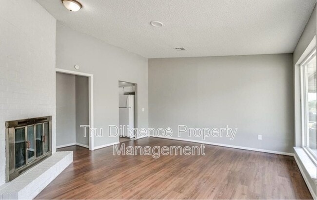 Building Photo - 210 Kathleen Dr