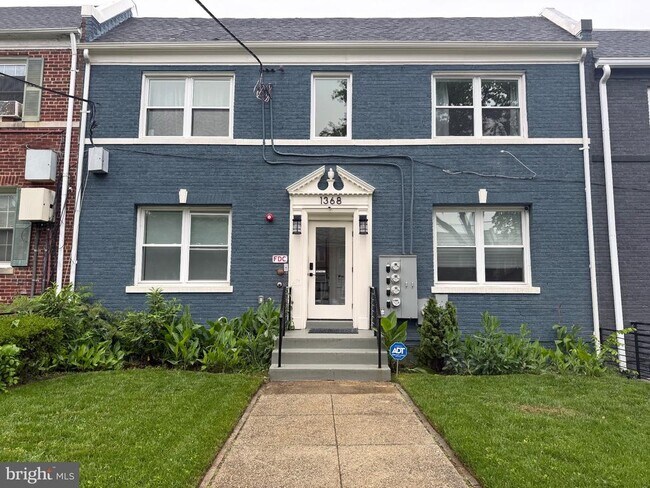 Building Photo - 1368 Bryant St NE