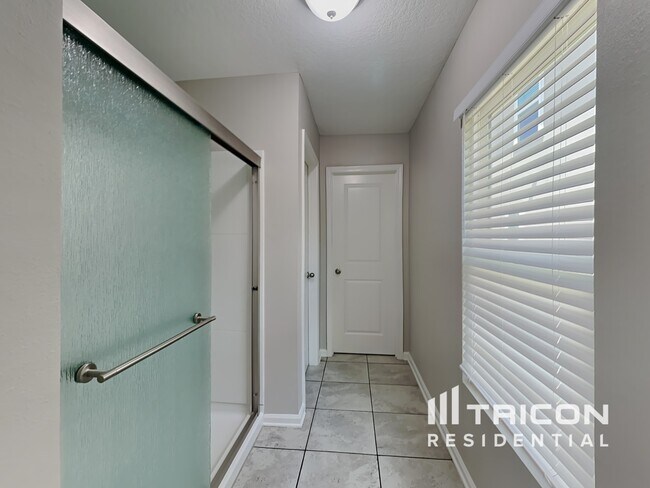 Building Photo - 2635 Glory Trail Jacksonville FL