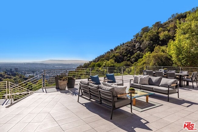 Building Photo - 1895 Rising Glen Rd