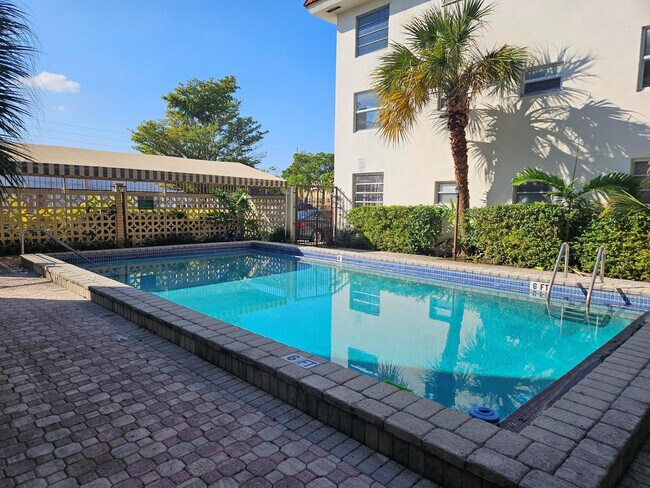 Building Photo - 13655 NE 10th Ave