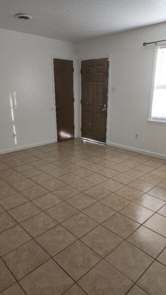 Building Photo - 211 Dillard St
