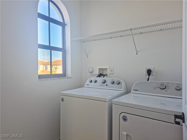 Building Photo - 8923 Madrid Cir