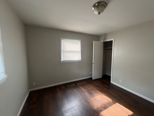 Building Photo - Three Bedroom Ranch near TSU and Hadley Park!