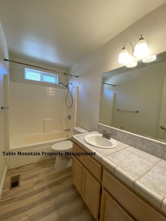Building Photo - 29 Ridge Line Ct
