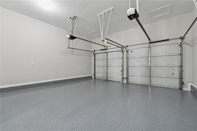 Building Photo - 3080 Whitfield Ave