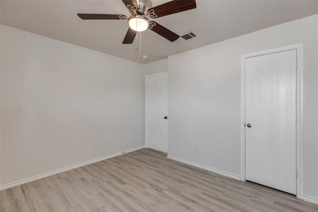 Building Photo - 3207 Barksdale Dr