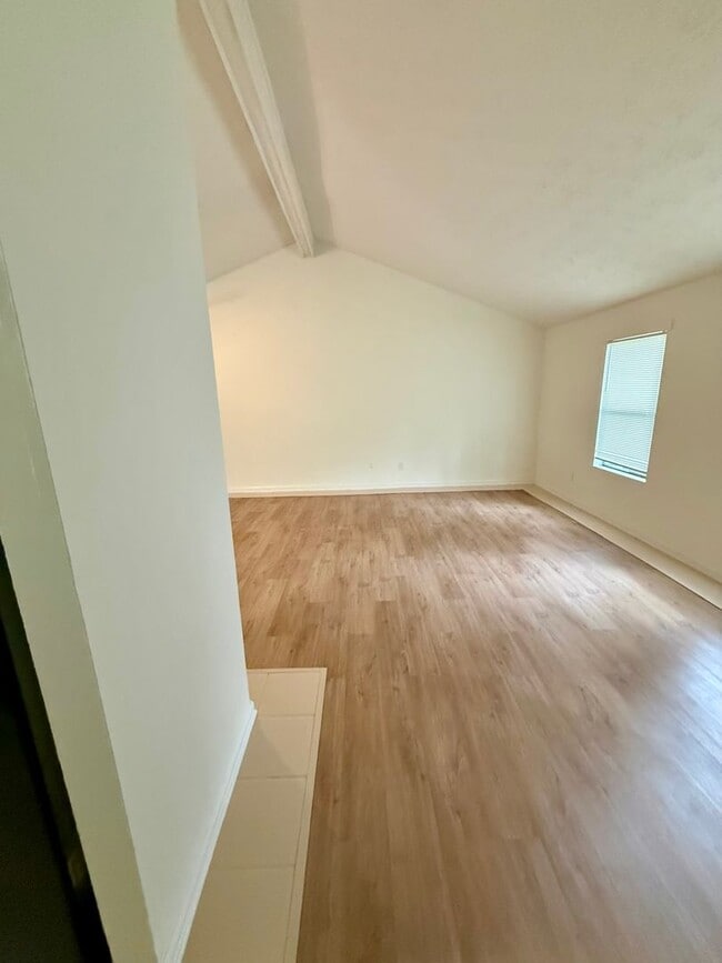 Building Photo - Newly remodeled ranch house in Jonesboro!