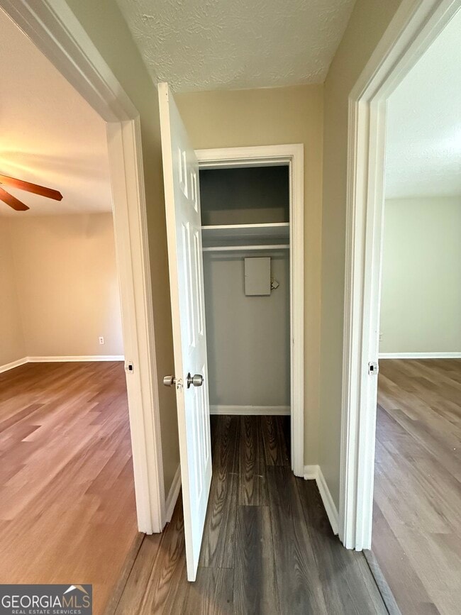 Building Photo - 7016 Adel Ln