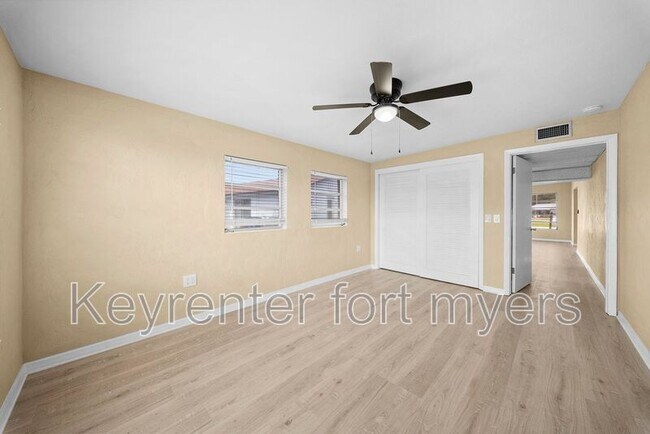 Building Photo - 275 Lakeview Dr