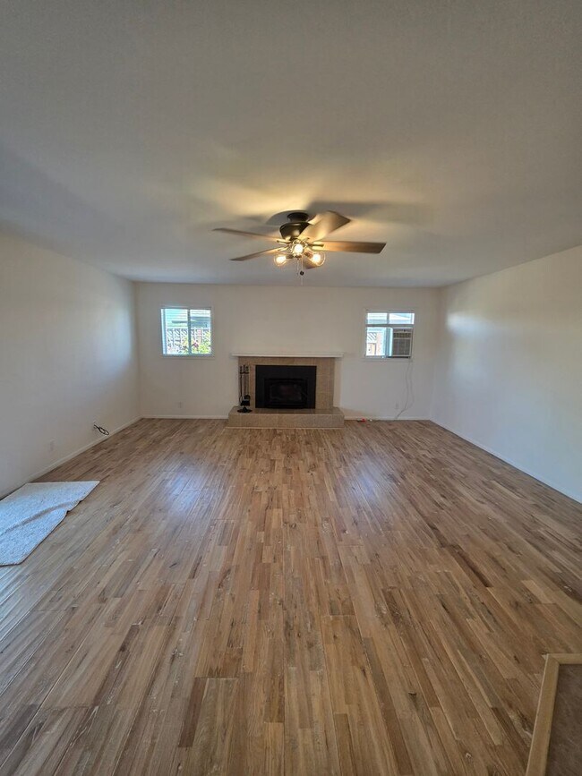 Building Photo - Delightful Single Story 2/2 with Expanded Bath and Beautiful Gardens