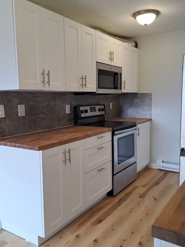 Building Photo - Bremerton Area Duplex