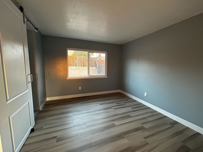 Building Photo - Beautifully Remodeled 3-Bedroom Home in Hi...