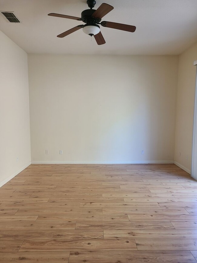 Building Photo - Willow Springs 4 Bdrm, 3 Bath