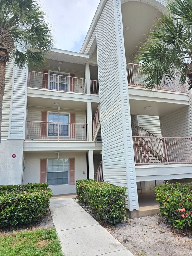 Building Photo - 3/2 2nd Floor Condo AVAILABLE NOW!
