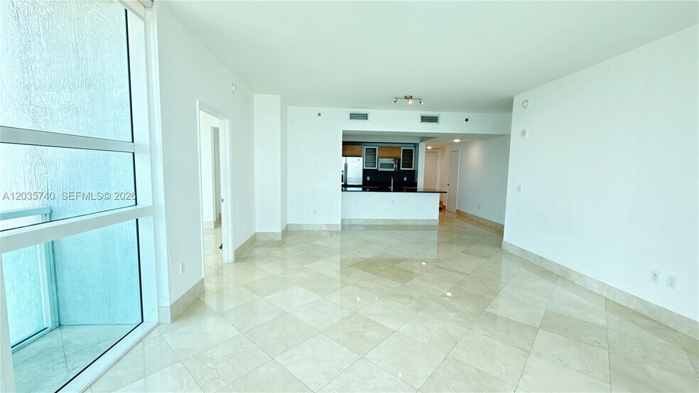 Building Photo - 950 Brickell Bay Dr