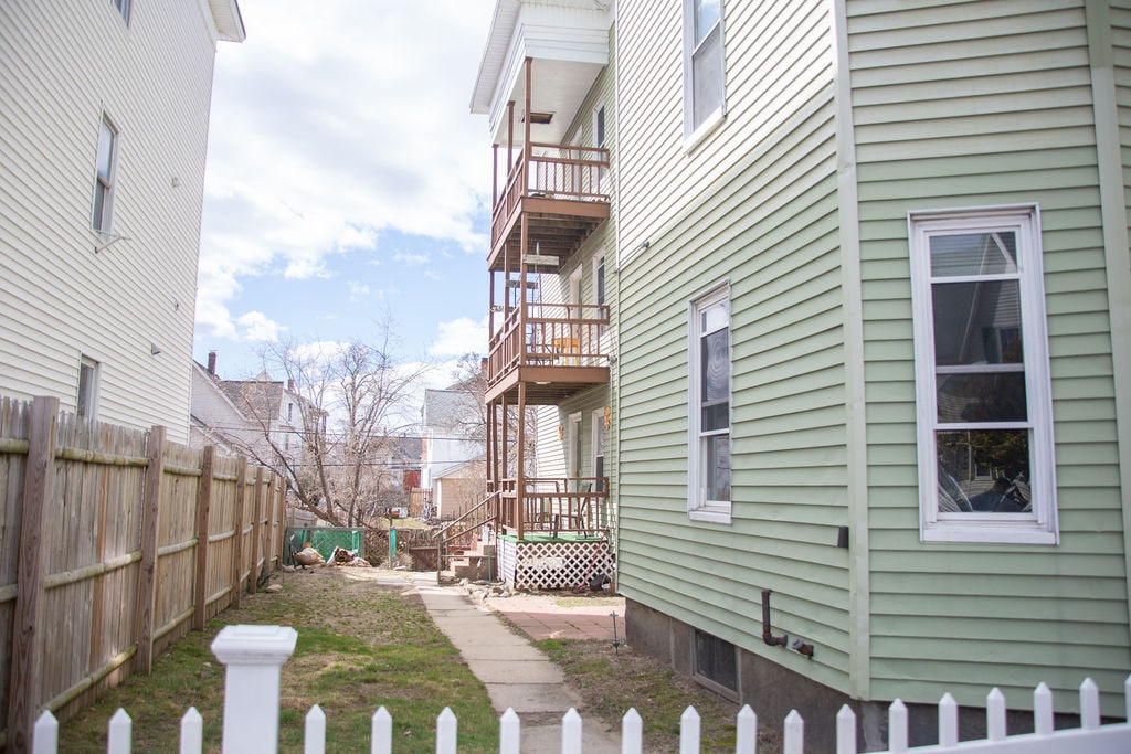 Building Photo - 367 Spruce St