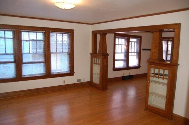 Building Photo - 205 N Few St