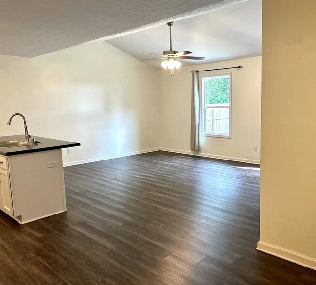 Building Photo - Victoria Way