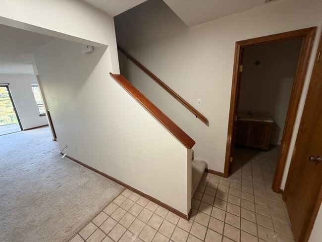 Building Photo - Lakefront 2 bed 2.5 bath townhouse!