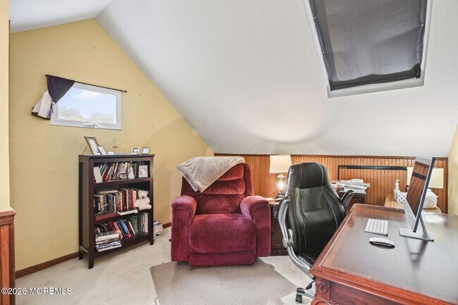 Building Photo - 21 Fairway Dr