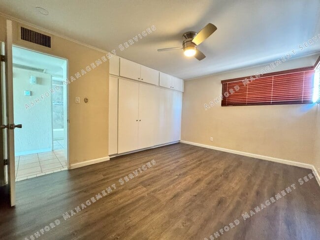 Building Photo - South Scottsdale huge corner lot 3 bedroom...