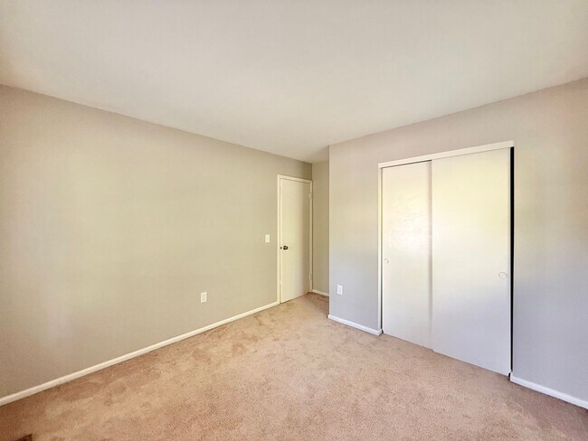 Building Photo - **OFFERING REFUNDABLE APPLICATION FEES & $150 MOVE IN PROMOTION** Terrific 3BD, 1.5BA North Ralei...