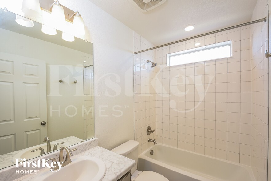 Building Photo - 10532 Truckee St