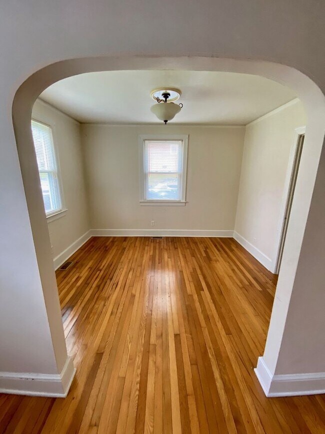 Building Photo - 109 Kreswell Cir