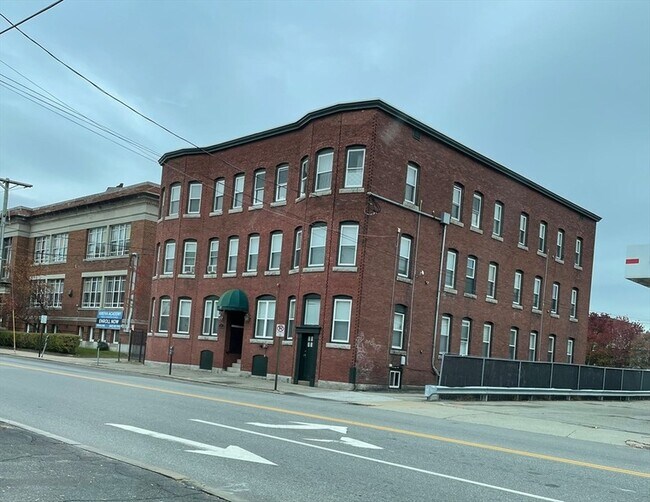 Primary Photo - 97 Bridge St