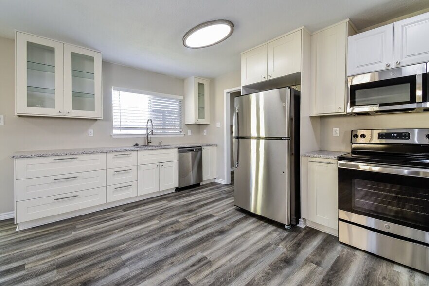 Building Photo - 8115 Maple Meadow Dr