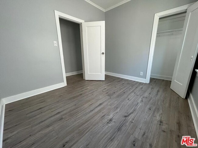 Building Photo - 759 1/2 N Ridgewood Pl